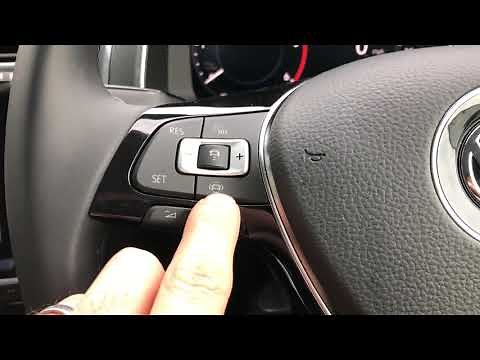 Steering wheel controls & Active Info Display | Handover videos