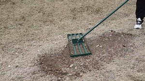 Joyhalo Lawn Leveling Rake - 17''x10'' Leveling Rake Tools Heavy Duty Effort Saving Lawn Rake, Stainless Steel Handle Lawn Leveler for Yard Garden Golf Course, Ease Level Soil Sand Dirt Surfaces