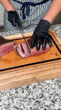 The RIGHT way to slice a Tri Tip 🥩 #bbq #tritip #bbqmeat