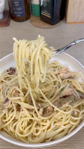 Simple Pasta with Smoked Salmon 🍝👌 #esyrecipe #pasta #smokedsalmon