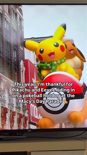 pokemomm | pokémon tcg content creator on Instagram: "Macys day parade is always giving 💅🏼 🌭 #pokémon #pokeball #macysparade"