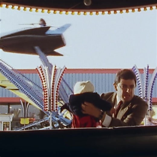 Mr Bean has to think fast to change the baby😅 | Mr Bean