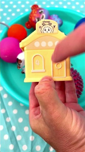 Opening a Cow Shape Capsule and Yellow Toy House! 🥛 Finding Hidden Farm Animals