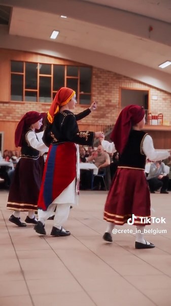 Απ’ τα μικρά μας τα παιδιά, αρχίζει η παράδοση, με σιγανό και μια καρδιά γεμάτη συγκίνηση 🫶🏼 #crete #greece #glenti #dance #danse #siganos #paidia #belgium #belgique #05avril2025 #γλέντι #κρήτη #ελλάδα #χορός #σιγανός #παιδιά #05/04/25