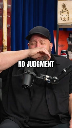 Kevin James Can’t Handle Theo Von 🤣