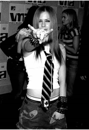 Sorry this took so long but here you are i cant find who suggested Aveil Lavinge from the sun - leave requests in the comments #avrillavinge #sun #pinterest