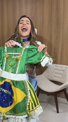 Vestido feito há 24 anos: por que continua perfeito e atemporal