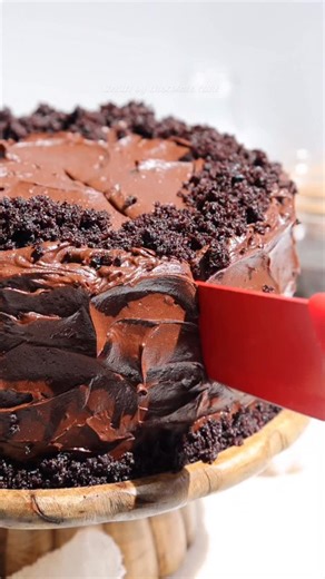 Desserts | Death by chocolate cake 🍫 Equipment 3, 8-inch Cake Pans Spinning Cake Stand 10-inch Greaseproof Cake Board or a Flat Plate Large offset... | Instagram