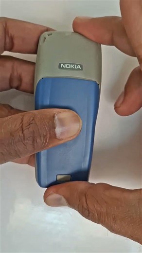 Nokia 1100 Mobile Phone Inserting sim card and battery and turning it on