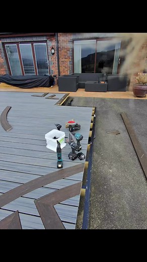 Cutting in curved composite decking corner inlays #simonthomasdeckanddesign #compositedeckingspecialist #deckingideas #HomeAndGarden #compositedeck #decking #swansea #compositedecking #outdoorlightingdesign #OutdoorLighting | Simon Thomas Deck & Design