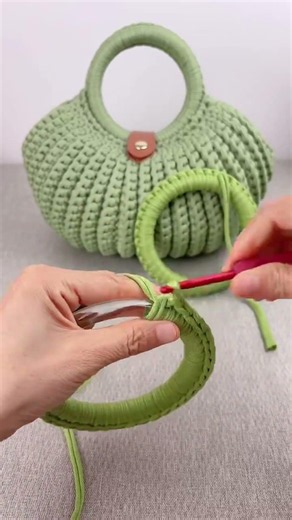 #crochet #crocheting #crochethandbag #summersweater
