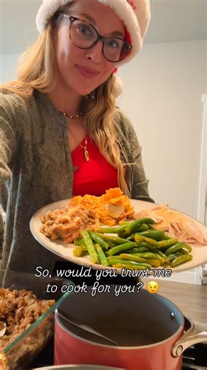 Onyx 🖤 on Instagram: "👩🏼‍🍳 Yesterday I was in charge of the sides and whipped up savory sweet potatoes & green beans with a garlicky 🍋 twist! 😋 So… would you trust me to cook for you?"