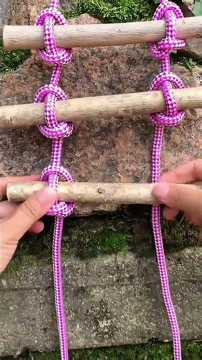 technique for making a small ladder from wood and rope
