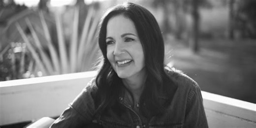 Video: Lori McKenna Debuts Acoustic Performance of New Song 'Happy Children'