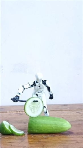 Dion White Memotong Mentimun, Robot Dummy Action Figure #robot #figure #dummy