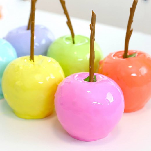 Taste the candy apple rainbow. via pankobunny Full Recipe: taste.md/2zKiifR | Sugar Fix