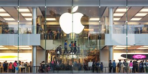 Apple workers protest – level 3 - News in Levels