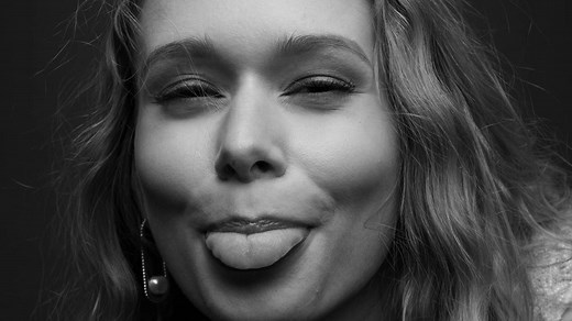 8 Signs A Woman Is Stuck In Peter Pan Mode And Will Never Grow Up, According To Psychology