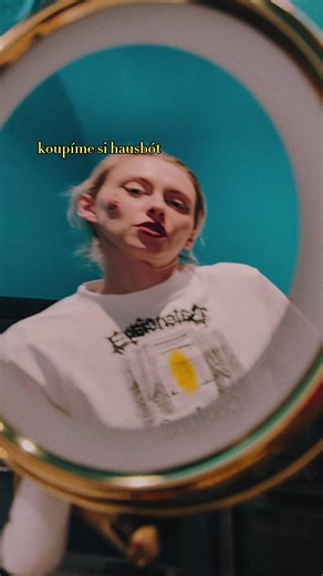 se slunickem znovu prichazi sny o hausbotu, cheers #hausbot #annabelle #song