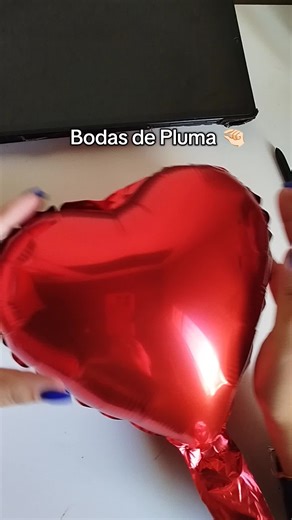Bodas de Plumas: Lettering em Balão Personalizado