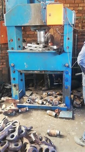 PUSHING OUT WORN PIN FROM EXCAVATOR'S TRACK CHAIN USING HYDRAULIC PRESSING MACHINE IN WORKSHOP