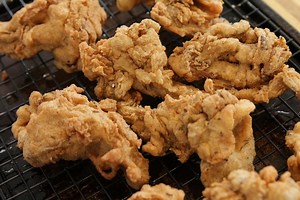 264K views · 1.5K reactions | This is THE BEST vegan fried chicken recipe: extra crispy on the outside; juicy and meaty on the inside! So simple and so delicious! Recipe here: https://www.thebuddhistchef.com/recipe/vegan-fried-chicken/ Clik herre to order your cookbook : https://www.thebuddhistchef.com/cookbook-vegan-recipes/ | The Buddhist Chef | Facebook