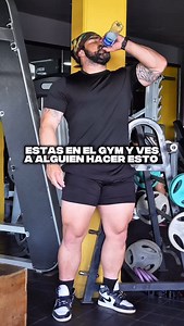 ¿Metodo FST-7 para salir del estancamiento? 🤓. Te explico 👇🏼 📚El método FST-7 (Fascial Stretch Training 7) es un protocolo de entrenamiento creado por Hany Rambod, entrenador de culturistas profesionales como Phil Heath y Jeremy Buendia. Este método busca maximizar la hipertrofia muscular enfocándose en “estirar la fascia muscular” a través de bombeo intenso. 🔹¿En qué consiste el FST-7? FST: Entrenamiento de estiramiento fascial. 7: Se refiere a realizar 7 series del último ejercicio de un 