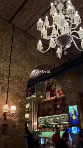 Bu restoranda insan özünü 90cı illərdə kiminsə evinə getmiş kimi hiss edir🫠📻 #baku #azerbaijan #restaurant #90s #90smusic