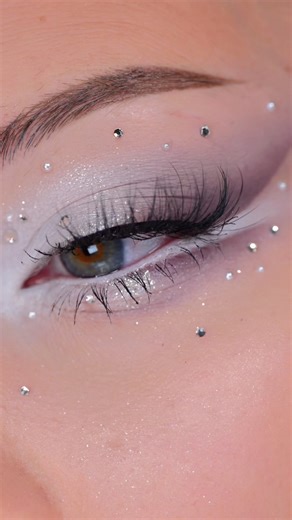 icy white makeup / eyeshadow tutorial / winter eyelook