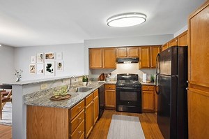 Hill Rd/FEDEX Field Houses for Rent with High Ceilings - Landover, MD