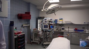 Schlaganfall! Schnelles Handeln rettet Leben. Das Klinikum Saarbrücken am Winterberg verfügt über eine sogenannte Stroke Unit und ist somit bestens auf die schnelle Behandlung von Schlaganfallpatienten vorbereitet. Im Video werden die einzelnen Stationen zur Behandlung eines Schlaganfalles im Klinikum Saarbrücken vorgestellt. | German Television