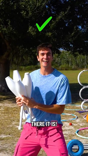 FLIP OR FLOP! 🤪 #circus #juggle #challengetime #fliporflop #funwithfriends #jugglingchallenge #fun