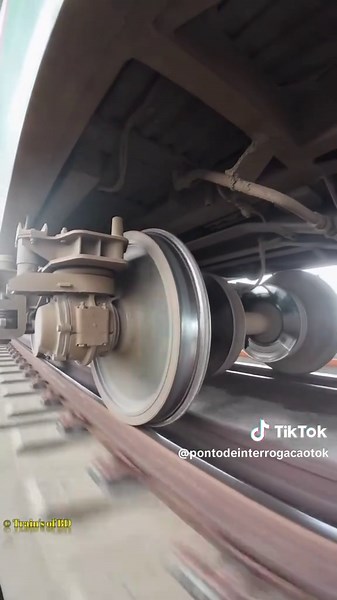 Como as RODAS dos TRENS são ENCAIXADAS nos TRILHOS? #trem #ferrovia #engenharia #locomotivas #trilhos