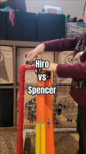 Hiro vs. Spencer: EPIC Hot Wheels Track Race & Block CRASH! 🚂💥