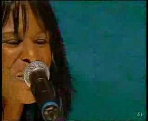 2005-10-22- Simon Webbe - No Worries (@ TOTP Reloaded)