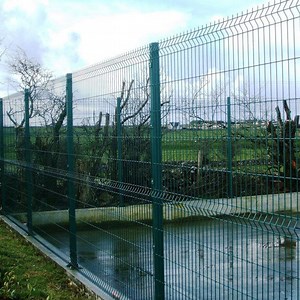 [Hot Item] High Stripe PVC Coated or Powder Coated V Mesh Security Fencing
