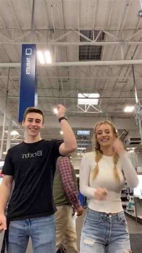 Trying to teach my brother TikTok dances that I don’t even know @robbiekeech3