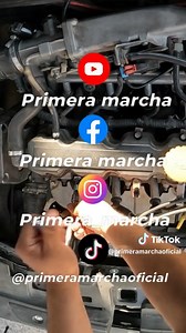 ¿Qué significa cada color? Gris claro a blanco: Este es el color ideal. Significa que la bujía está funcionando a la temperatura correcta y la mezcla de aire y combustible es adecuada. Marrón oscuro: Indica una mezcla rica en combustible, es decir, hay demasiado combustible y poco aire. Puede ser causado por un filtro de aire sucio, inyectores obstruidos o un exceso de avance en la ignición. Negro: Si la bujía está completamente negra, puede indicar un exceso de combustible o problemas de compre