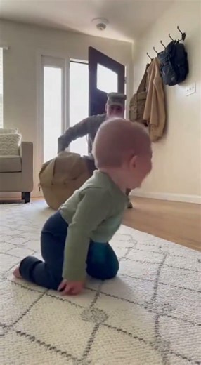 👶 Baby FREEZES… Then Dad Says His Name 😭🇺🇸