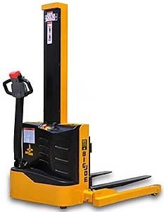 Big Joe S22-62 Electric Straddle Stacker