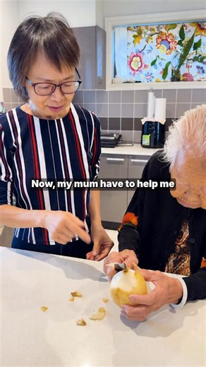 Why I use pear skin as a TCM practitioner when you have a cough 🍐 My mum helps me peel it because she does it better 😅😂❤️🥰 | Art of health