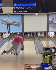 The GOAT Walter Ray Williams Jr. with the 2-handed 300 with his Atlas during the PBA50 World Championship! #Columbia300 #ColumbiaAtlas #BowlsTheWorldOver #PBA50 | Columbia 300