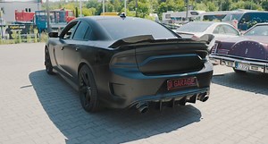 🇺🇸 Dodge Charger 5.7 HEMI - wpadł montaż naszego pełnego wydechu catback plug&play 😎 tym razem aż mikrofon nie wyrabial 😅 znów zamknął skale decybelomierza, 135.7dB na otwartych 🔥 albo i więcej 🙉 a na zamkniętych jak sami słyszycie - elegancka kultura. Kolejny zadowolony klient 💪💪 | DR Garage