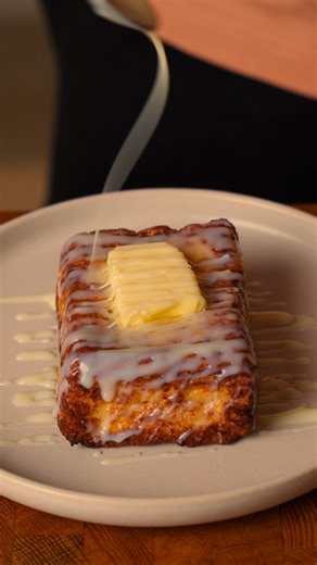 659K views · 19K reactions | HONG KONG STYLE FRENCH TOAST This is the first video using my new camera so I look like a professional now even tho I’m absolutely fucking not. This is my new favourite dessert and you need to try it. You can even put some ice cream on the side too if you wanna be really naughty. Get involved. Ingredients: Bread Peanut butter Eggs Oil Condensed milk Butter Method: Do what the video says  | OnlyScrans | Facebook