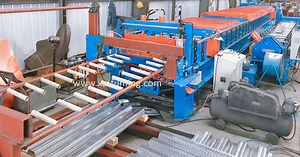 [Hot Item] Container New Fuming 40gp Xiamen Roll Forming Floor Decking Machine