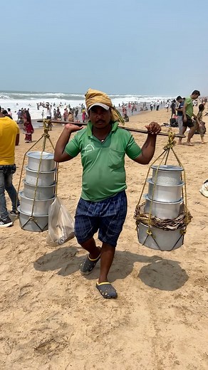Chalte firte mithai wala🙏❤️ #fbreelsfypシ゚viralシ #streetphotography #viralreelschallenge #reelsvideoシ | EAT WITH DELHI
