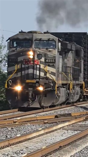 #newpost #train #train #youtubeshorts #kolkatatram #travel #railway #shortvideo