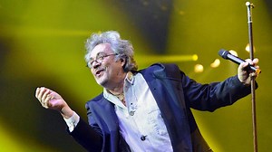 Patrick Hernandez live performance for "Born to Be Alive". (2017) | Frequência Modular