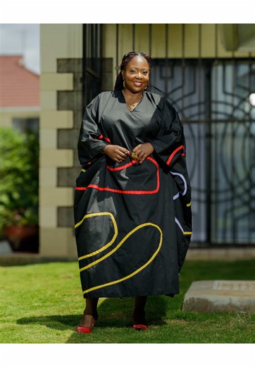 The Banya Cotton Kaftan (Black Multi) is here! 🖤✨ Bold, free-flowing and very artistic — featuring stunning multicoloured abstract binding all around the dress 🎨🔥 A statement kaftan made for queens who love comfort with creative flair 💃🏾👑 🏷️ Price: Ksh. 6,950 📍 Collection Store: Sarova Stanley Hotel, Front Facing Standard Street, City Centre 📞 Phone: 254710558773 #BanyaKaftan #ArtisticFashion #StatementKaftan #OlakiraCraft #ValueAndLuxury 🖤👗🎨✨🔥