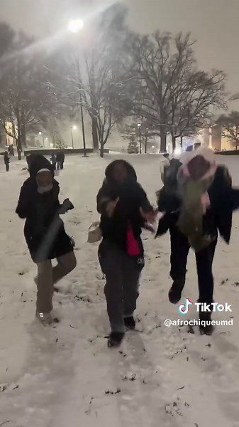 we love a good snow day! dc: @clinton. #dorobucci #afrobeats #dance #afrochique #snow #fypシ